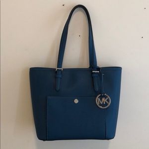 Jet Set Medium Snap-Pocket Tote Bag